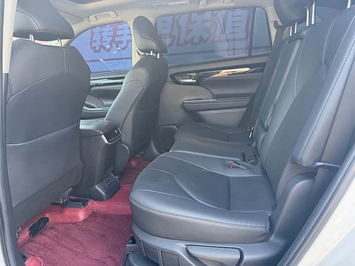 Фото 8 - Toyota Highlander