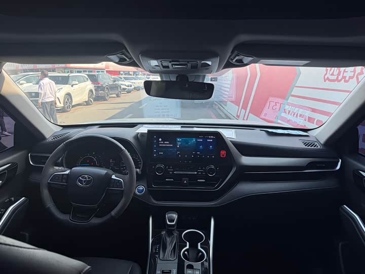 Фото 9 - Toyota Highlander