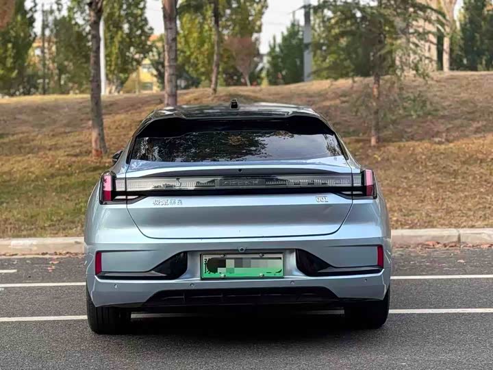 Фото 8 - Zeekr 001