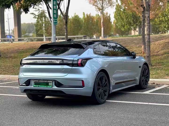 Фото 9 - Zeekr 001