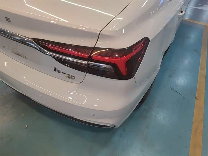 Фото 8 - Roewe i6 Max EV