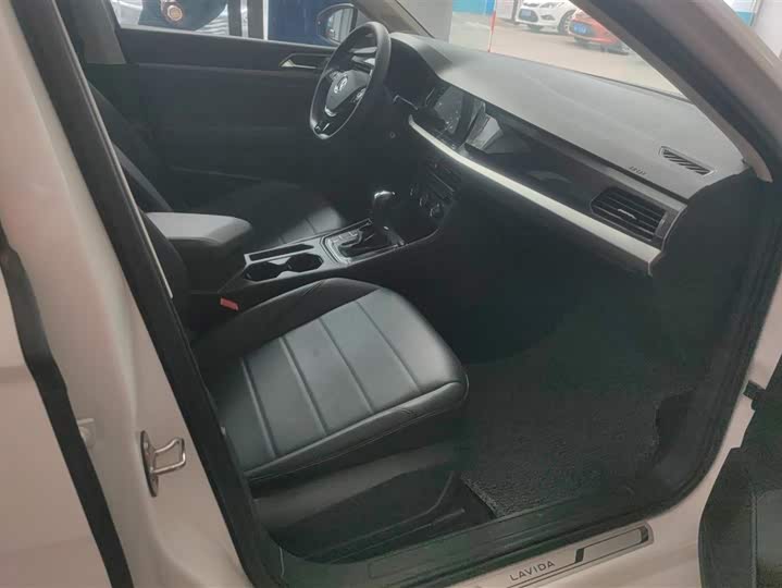 Фото 8 - Volkswagen Lavida