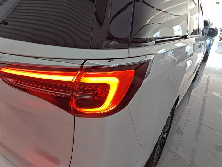 Фото 8 - Buick GL8 ES