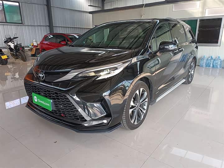 Фото 2 - Toyota Granvia