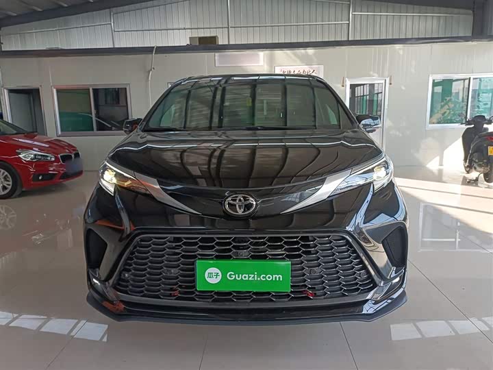 Фото 3 - Toyota Granvia