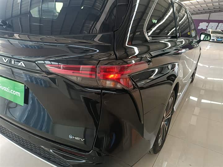 Фото 8 - Toyota Granvia