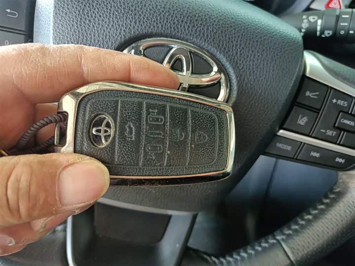 Фото 9 - Toyota Granvia