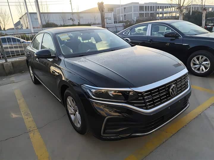 Фото 4 - Volkswagen Passat Hybrid
