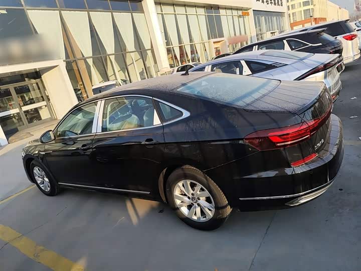 Фото 5 - Volkswagen Passat Hybrid