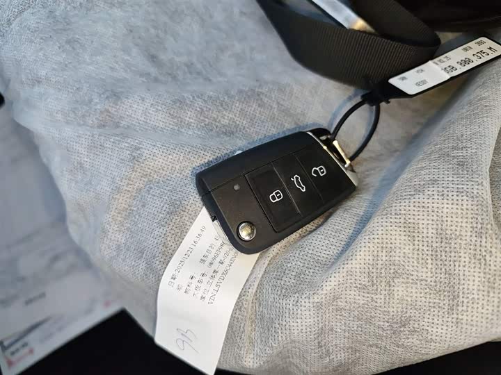 Фото 9 - Volkswagen Passat Hybrid