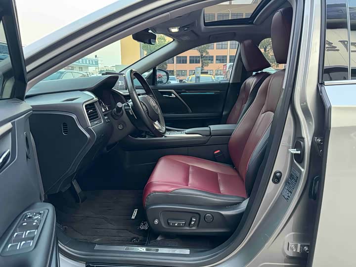 Фото 4 - Lexus RX