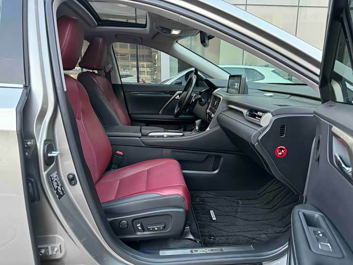 Фото 6 - Lexus RX