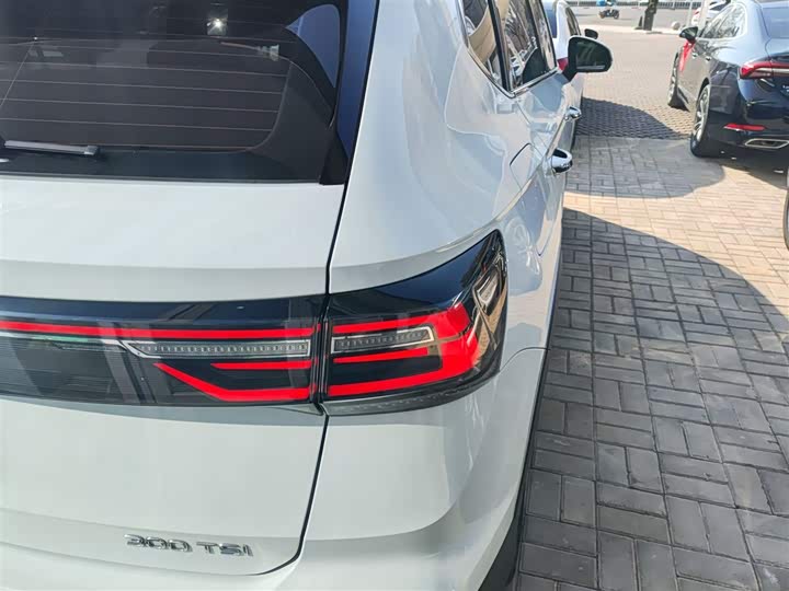 Фото 8 - Volkswagen Tharu