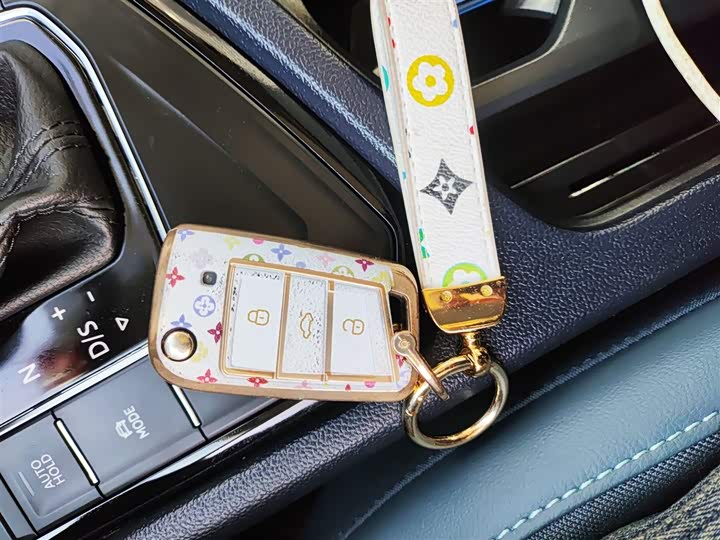 Фото 9 - Volkswagen Tharu