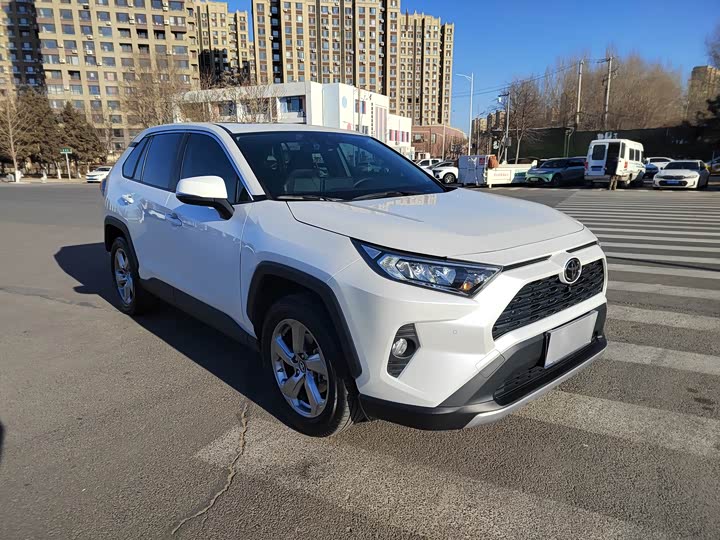 Фото 3 - Toyota RAV4