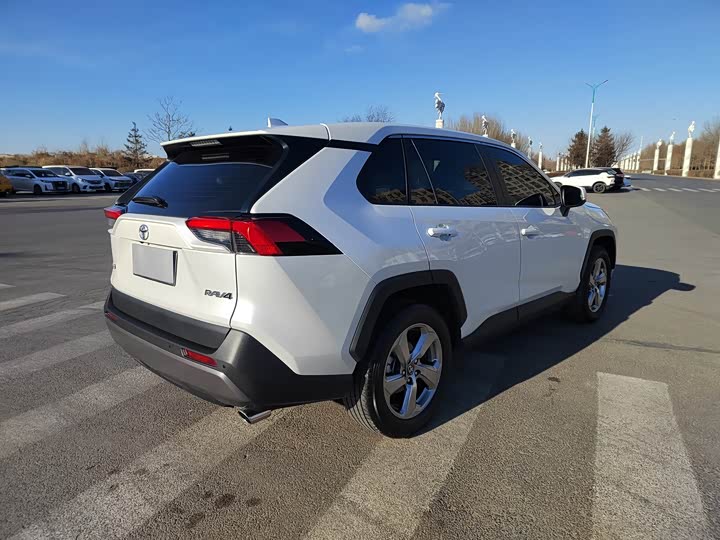 Фото 5 - Toyota RAV4