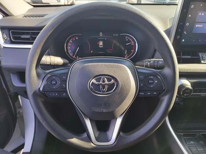 Фото 8 - Toyota RAV4