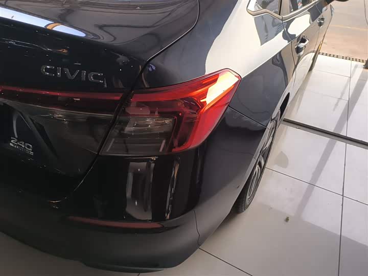 Фото 8 - Honda Civic