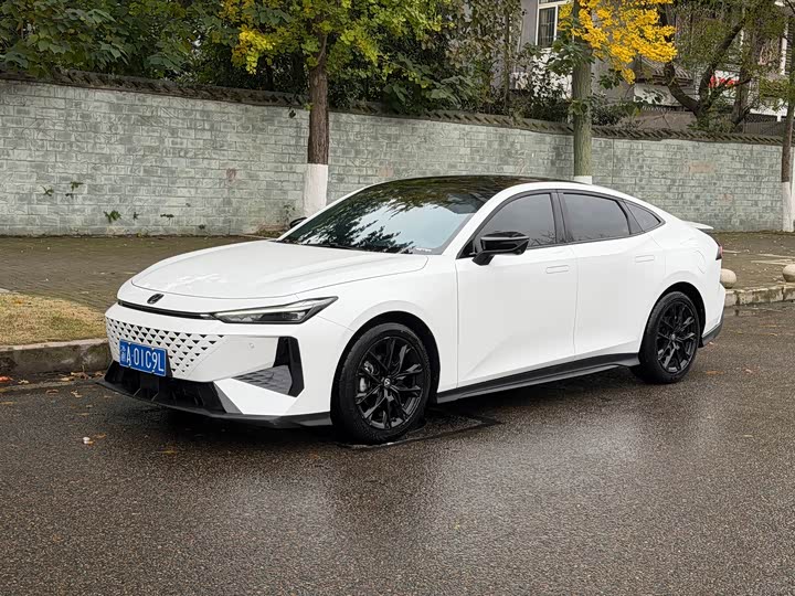 Фото 1 - Changan UNI-V