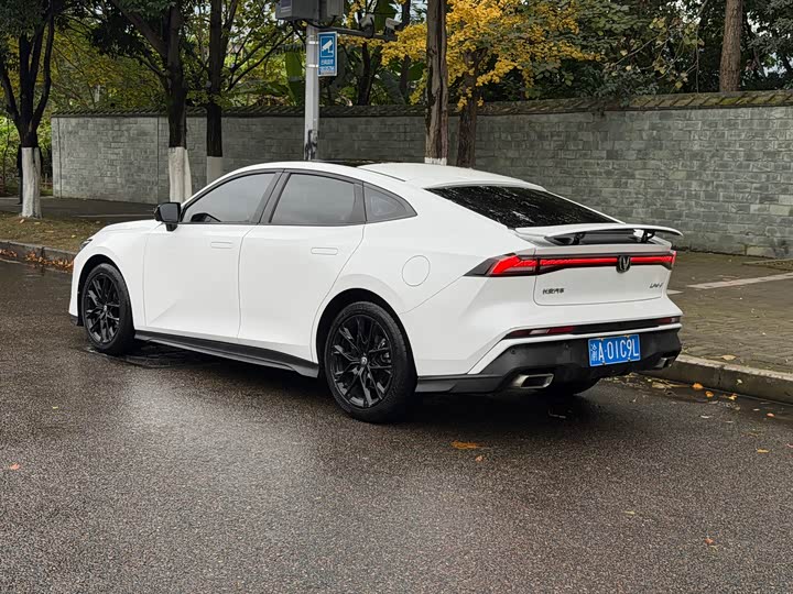 Фото 2 - Changan UNI-V