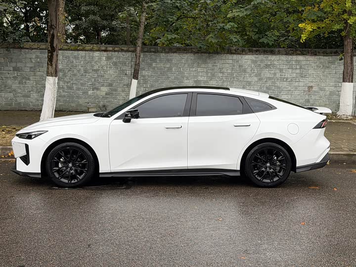 Фото 9 - Changan UNI-V