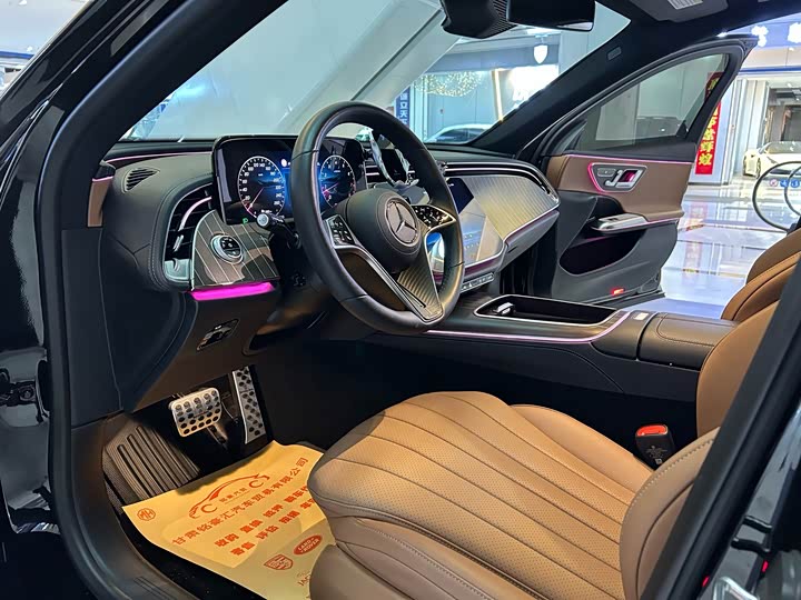 Фото 4 - Mercedes-Benz E-Class