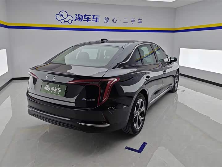 Фото 3 - Hongqi E-QM5