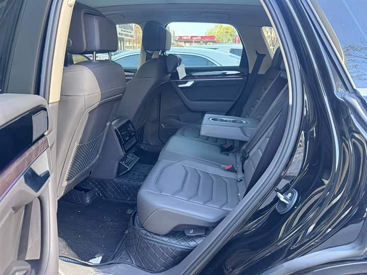 Фото 5 - Volkswagen Touareg