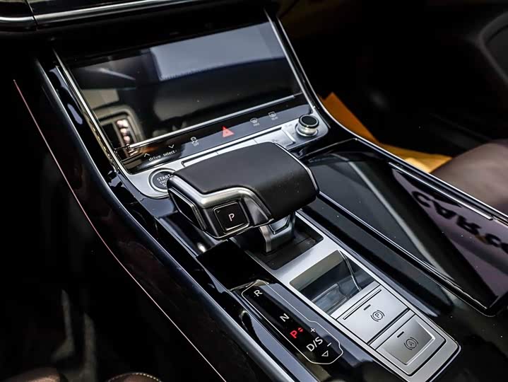 Фото 3 - Audi A8