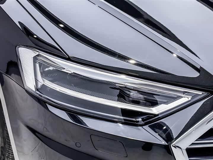 Фото 5 - Audi A8