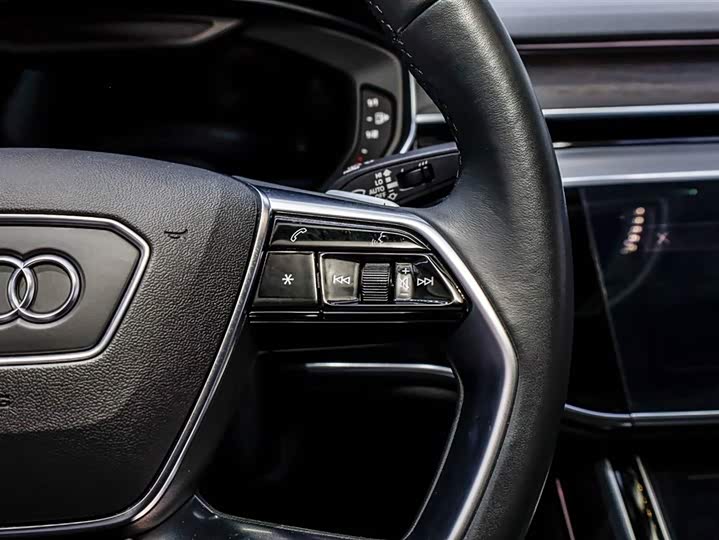 Фото 8 - Audi A8