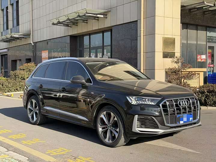 Фото 2 - Audi Q7