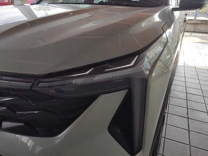 Фото 5 - Geely Atlas