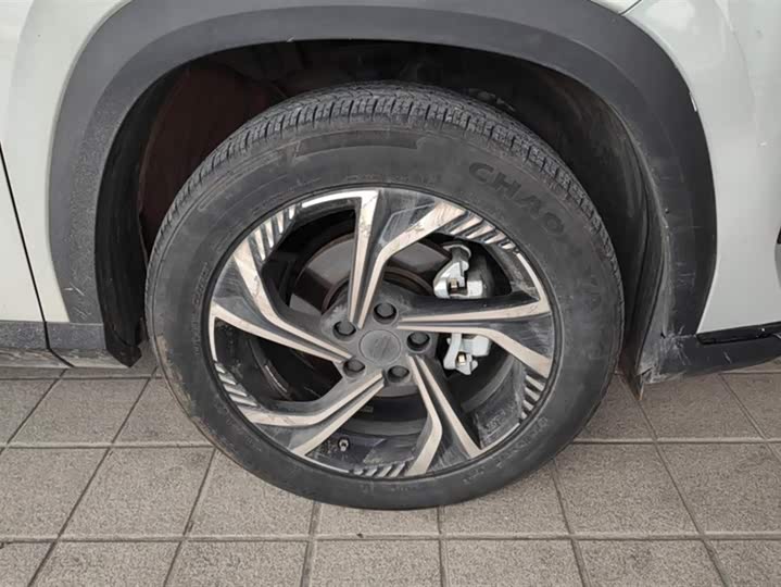 Фото 6 - Geely Atlas