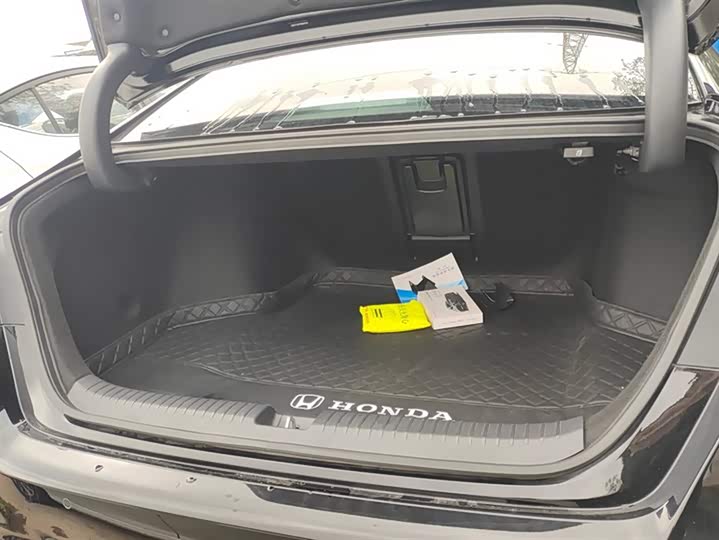 Фото 4 - Honda Accord