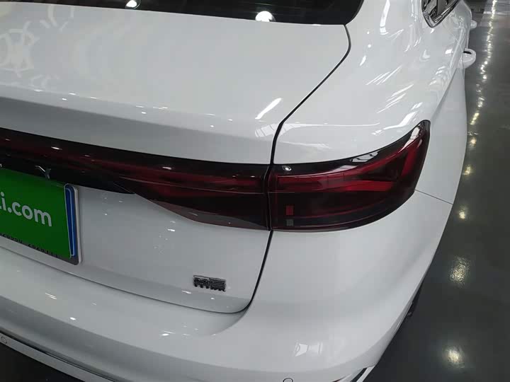 Фото 8 - Geely Emgrand