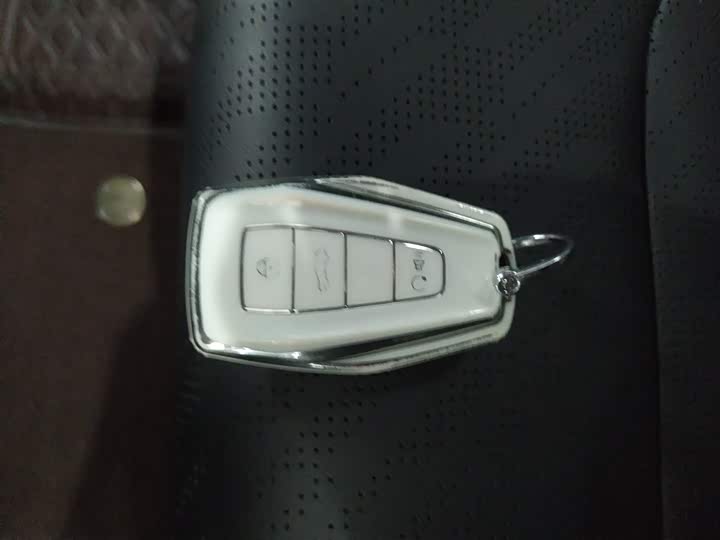 Фото 9 - Geely Emgrand