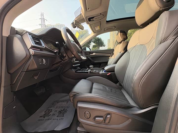 Фото 4 - Audi Q5L