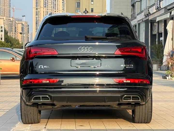Фото 8 - Audi Q5L