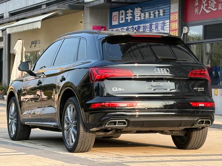 Фото 9 - Audi Q5L