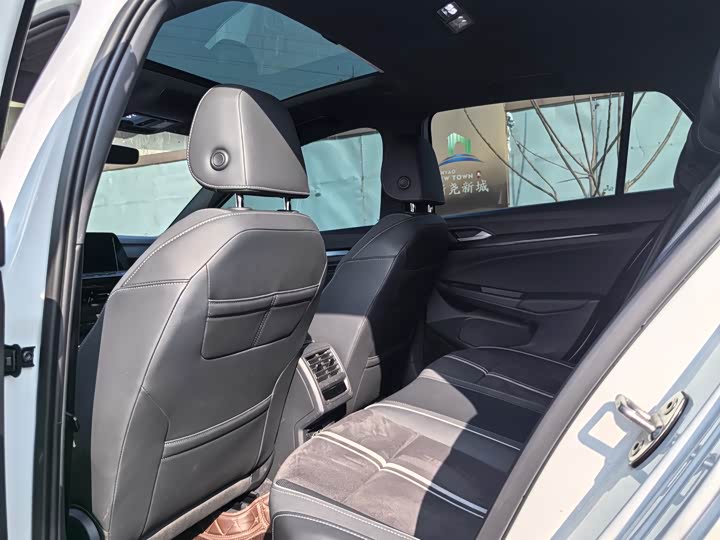 Фото 8 - Volkswagen Golf