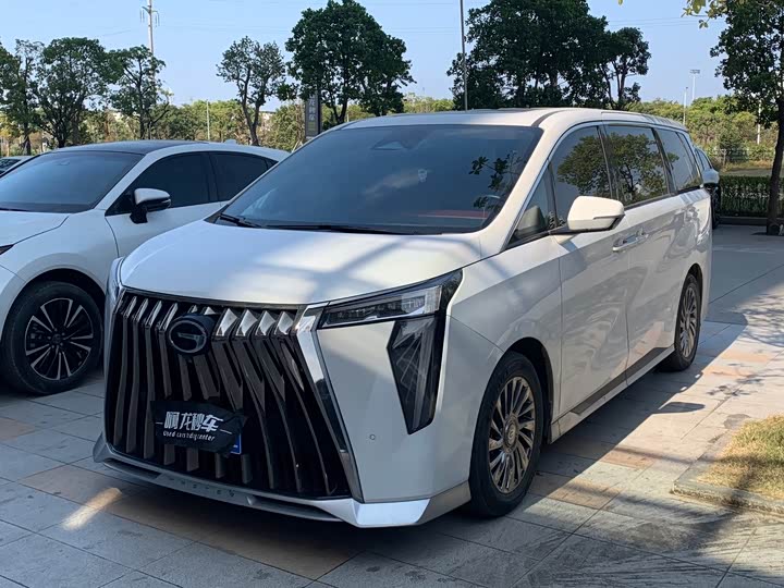 Фото 1 - GAC Trumpchi M8