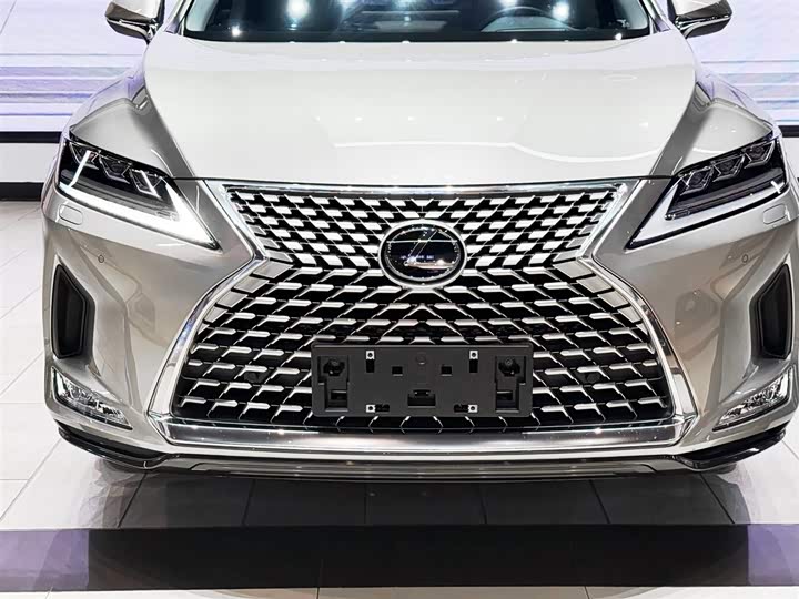 Фото 9 - Lexus RX