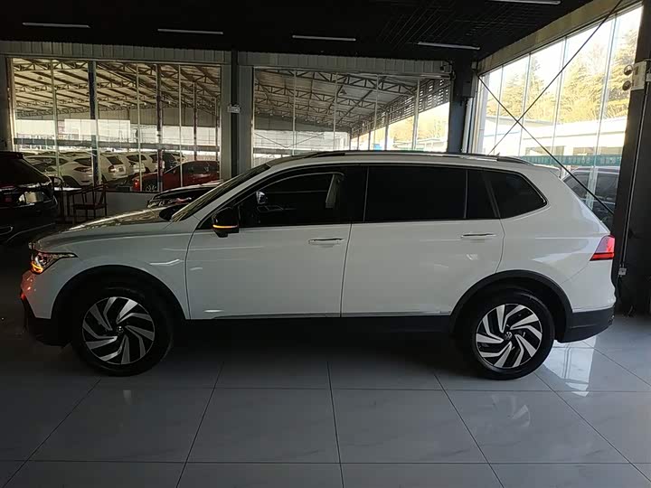 Фото 5 - Volkswagen Tiguan L Pro