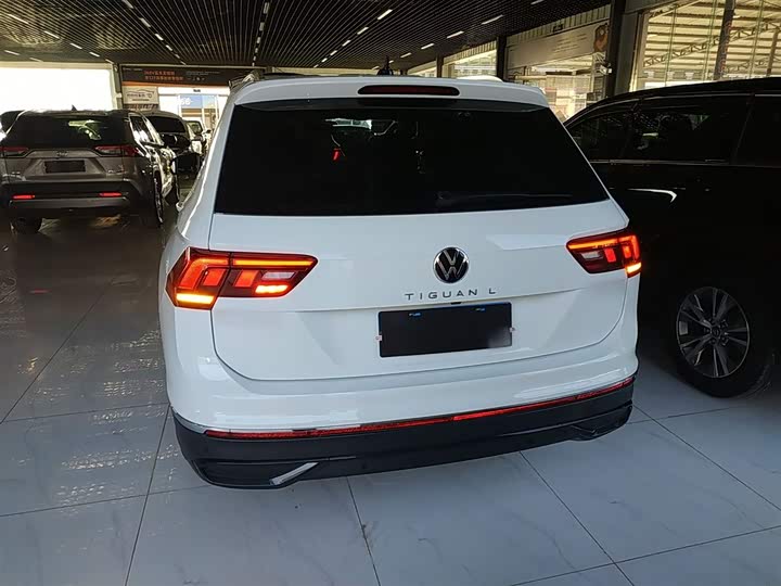 Фото 6 - Volkswagen Tiguan L Pro