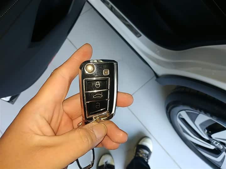 Фото 9 - Volkswagen Tiguan L Pro