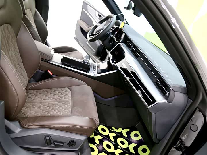 Фото 8 - Audi A7L