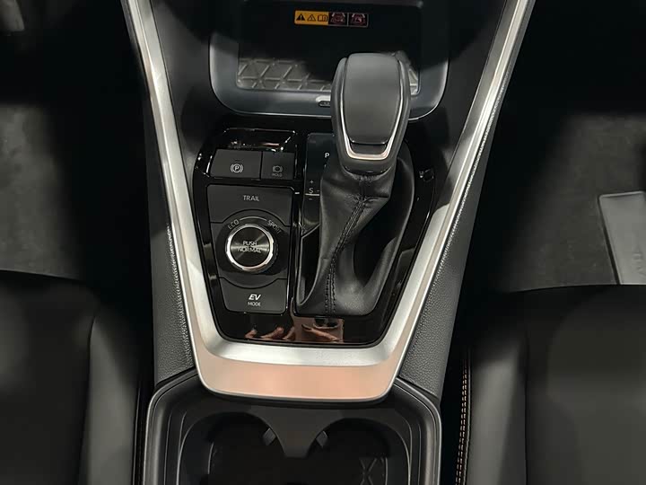 Фото 7 - Toyota RAV4