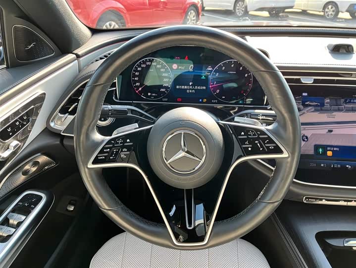 Фото 3 - Mercedes-Benz E-Class