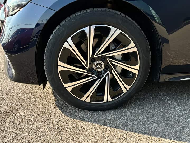 Фото 4 - Mercedes-Benz E-Class